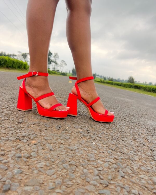 Block strap Heel