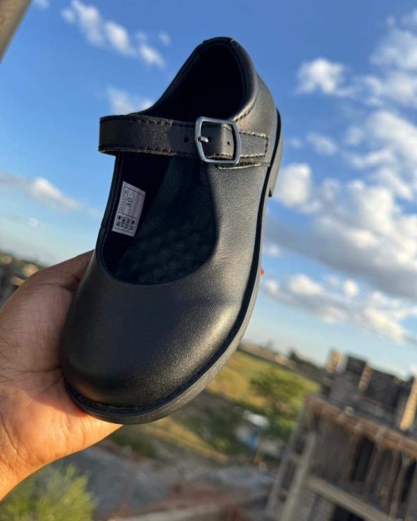 Girl school shoes ( Black only )