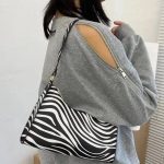 Thao tree Underarm bag.